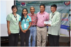 Representatives Mr. Maximino Kabanal and Mr. Noel Tomas Vergara (3rd & 4th from left) from the local government of Vigan City  receive the award for the Best LGU - Pantawid Pamilya Implementer. (L-R) Assistant Regional Director Marlene Febes D. Peralta; Ilocos Sur SWO III Aileen Bautista and DSWD - FO1 Regional Director Marcelo Nicomedes J. Castillo.  