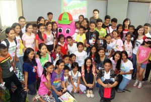 This year's National Children's Congress (NCC) delegates participate in various activities highlighting their roles and rights as children. Inset: DSWD Secretary Soliman with Region 1 representatives during the National Search for Exemplary Pantawid Pamilya Children awarding ceremony. 