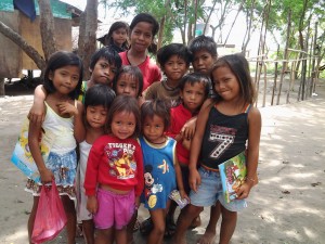 The kids of Isla Solomon happily receive inspirational books.